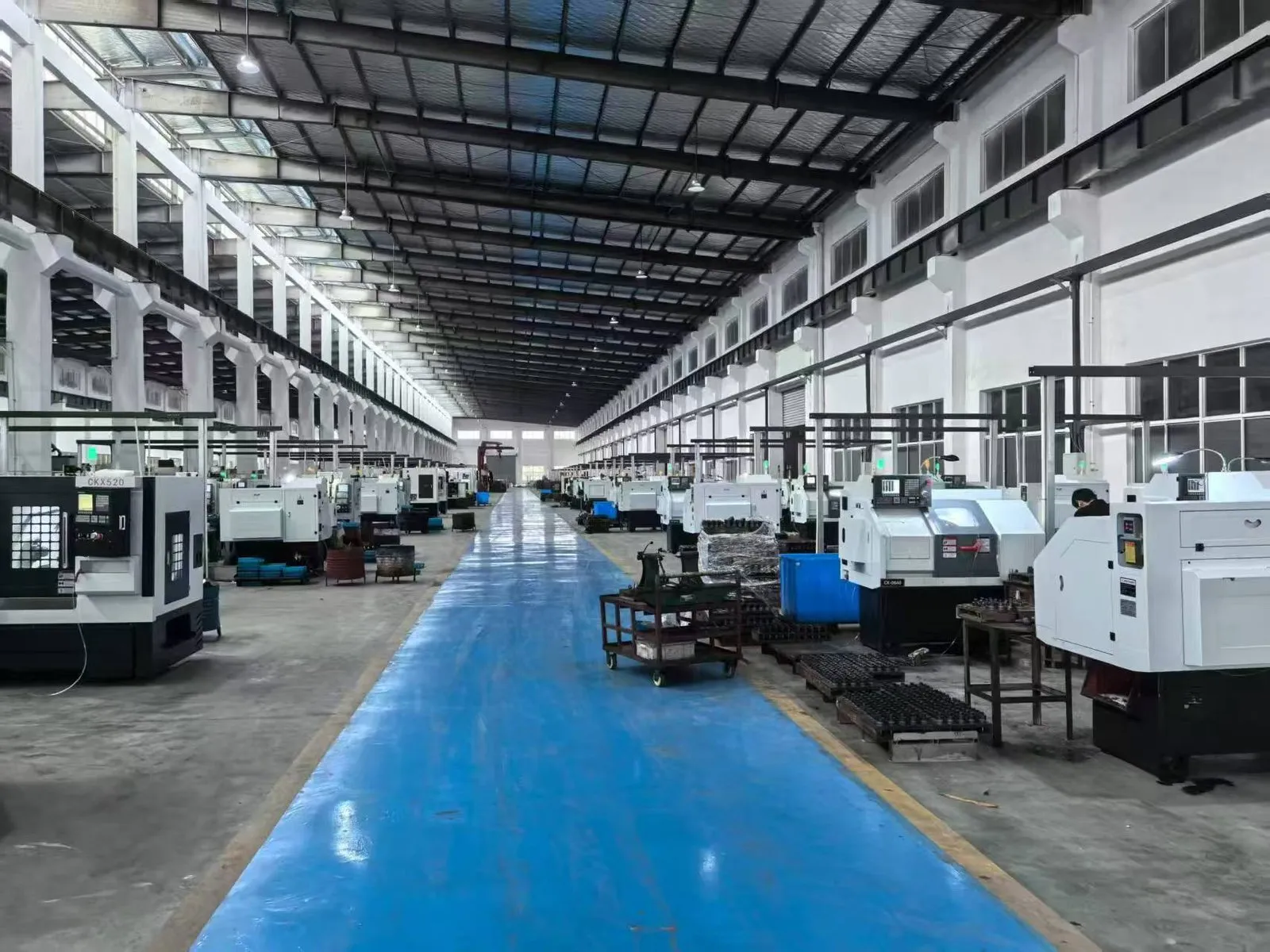 Modern manufacturing facility for center pivot irrigation drives and industrial gearboxes, ensuring high-volume supply for global power transmission needs.