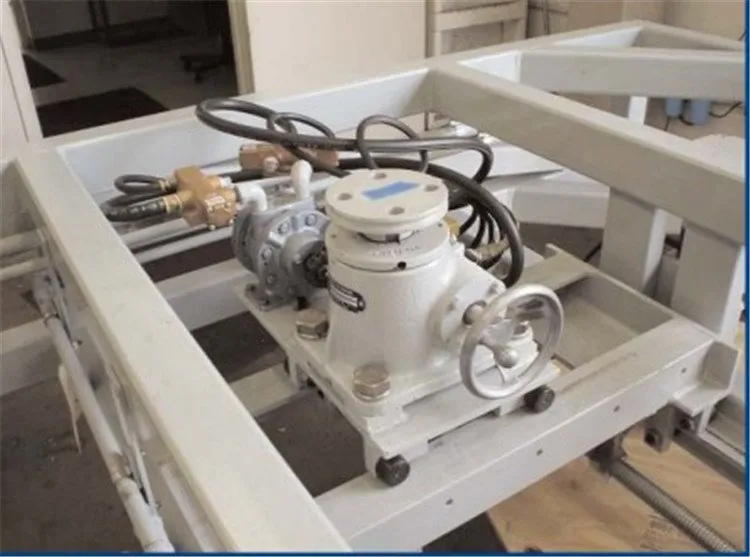 LiuDrive Manual Screw Jack with Handwheel for Precise Industrial Equipment Positioning and Calibration.