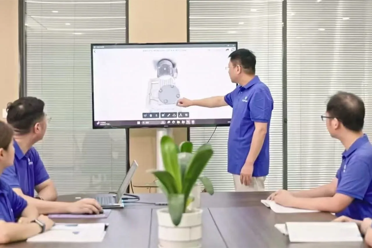 LiuDrive engineering team analyzing a 3D gearbox CAD model. Providing application-based customization, OEM project support, and precise 1:1 brand replacement for gearbox.