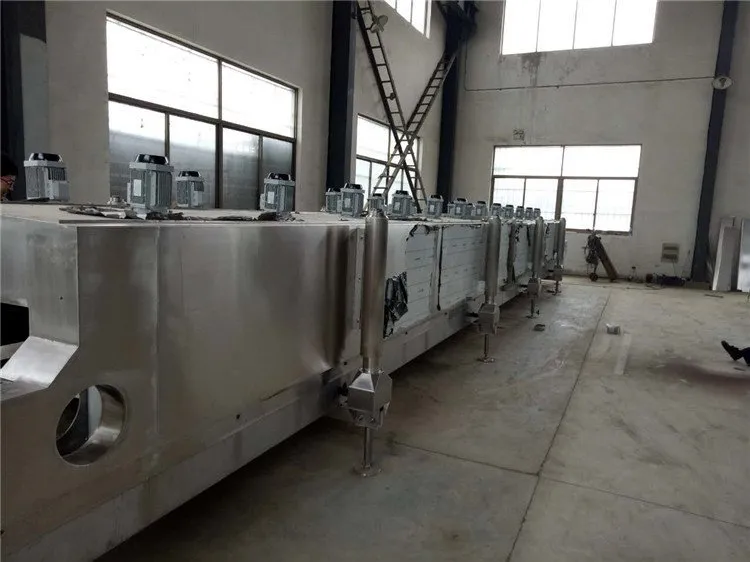 Corrosion-Resistant Stainless Steel Screw Jack System for Height Adjustment in Food and Beverage Production Lines.